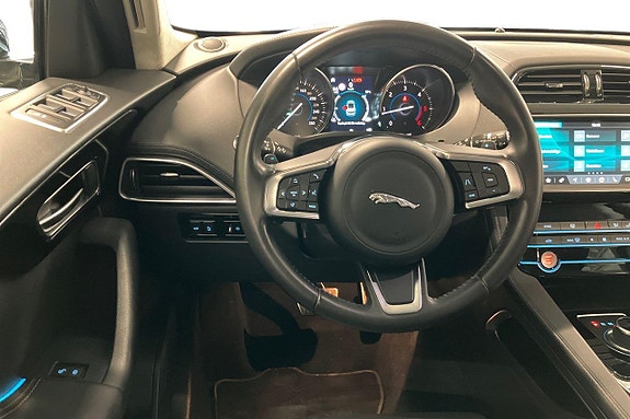 Jaguar F-PACE 14 of 29