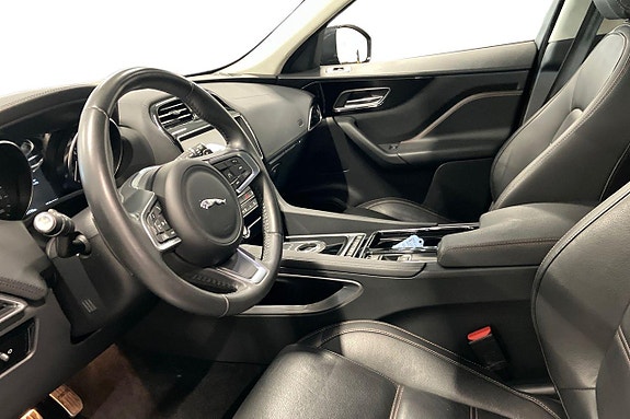 Jaguar F-PACE 10 of 29