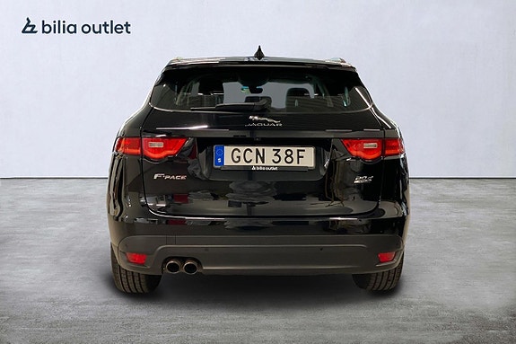 Jaguar F-PACE 7 of 29