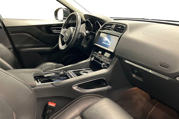 Jaguar F-PACE 9 of 29