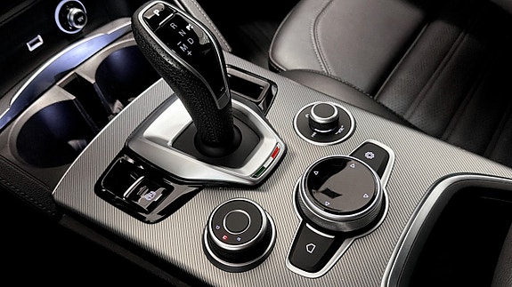 Alfa Romeo Stelvio 20 of 24