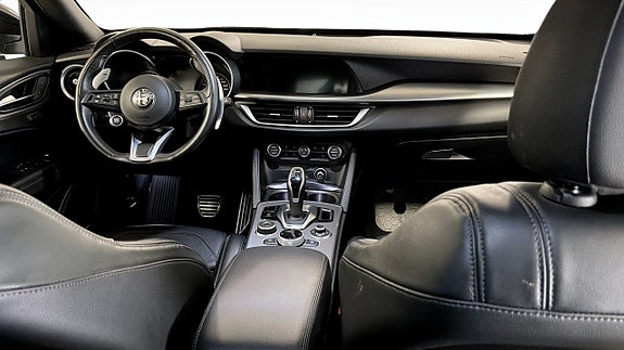 Alfa Romeo Stelvio 4 of 24