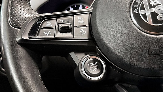 Alfa Romeo Stelvio 21 of 24