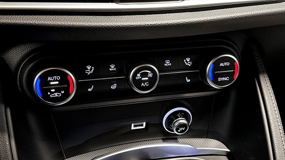 Alfa Romeo Stelvio 19 of 24