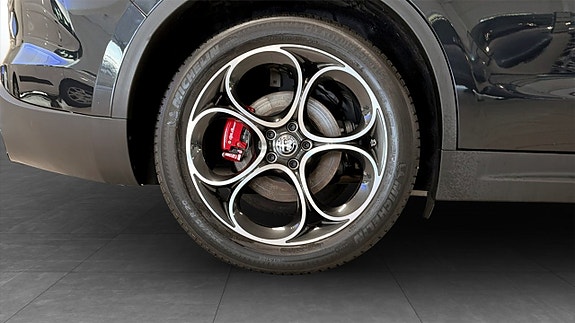 Alfa Romeo Stelvio 9 of 24