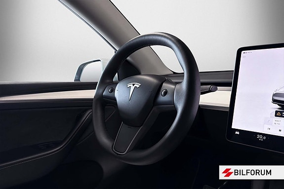 Tesla Model Y 8 of 16