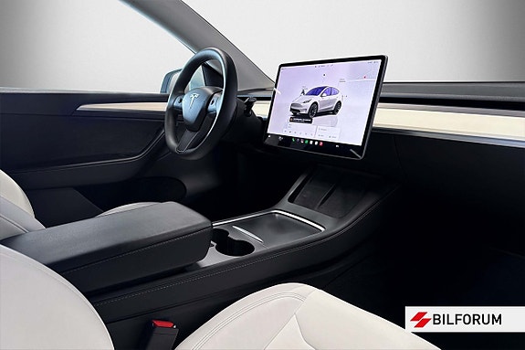 Tesla Model Y 6 of 16