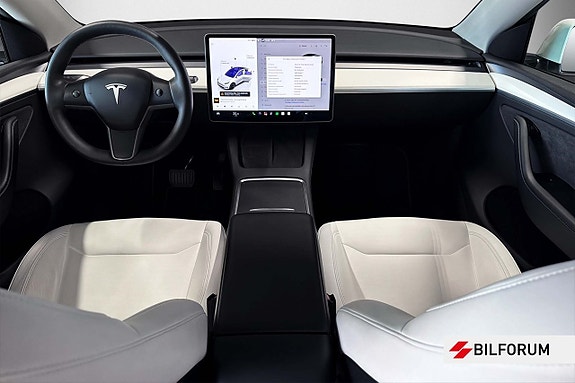 Tesla Model Y 13 of 16