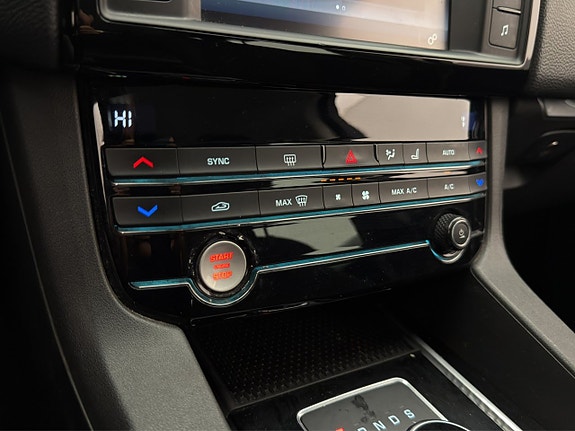 Jaguar F-PACE 17 of 21