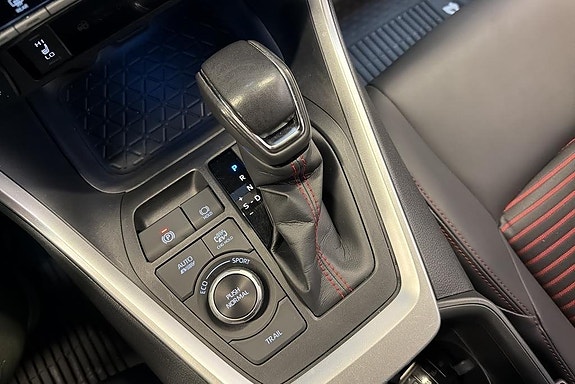 Toyota RAV4 12 of 22