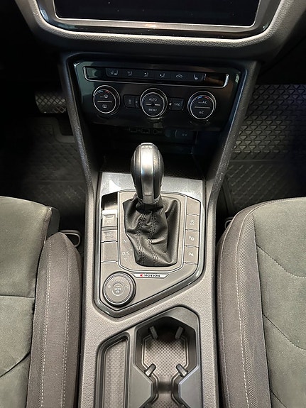 Volkswagen Tiguan 21 of 27