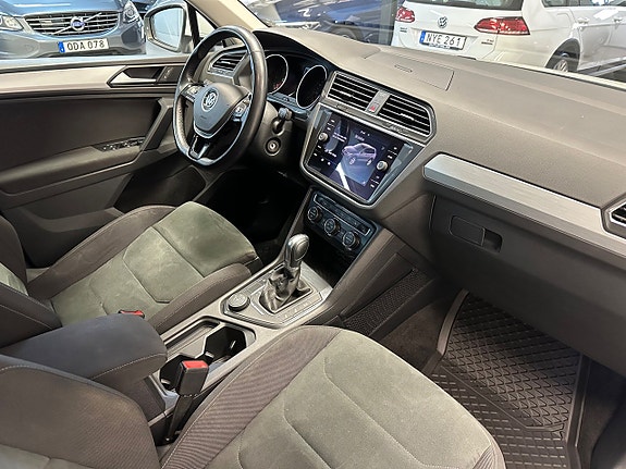 Volkswagen Tiguan 12 of 27