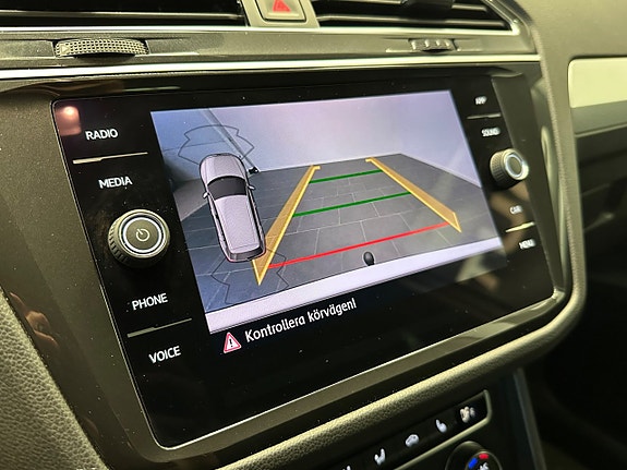 Volkswagen Tiguan 25 of 27