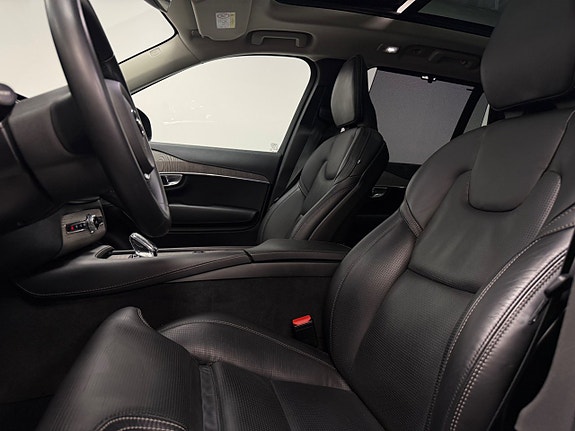Volvo XC90 10 of 22