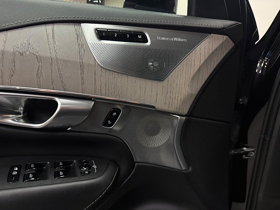 Volvo XC90 11 of 22