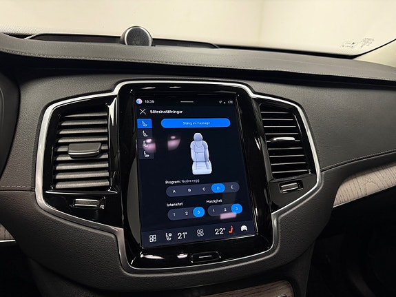 Volvo XC90 12 of 22