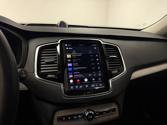 Volvo XC90 16 of 22