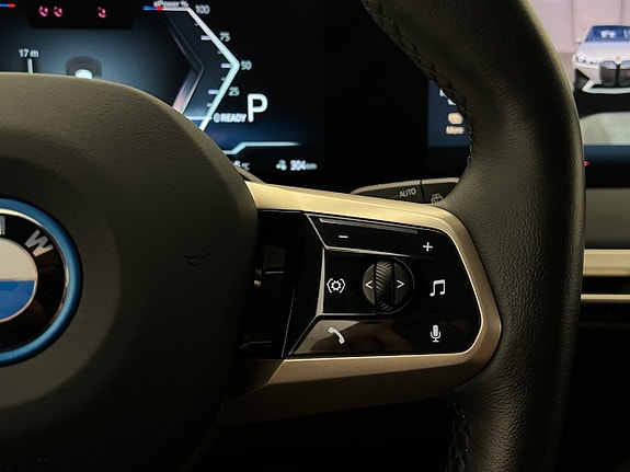 BMW iX 26 of 30