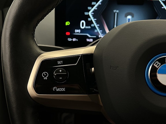 BMW iX 25 of 30