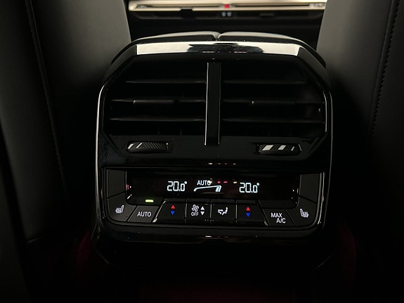 BMW iX 15 of 30