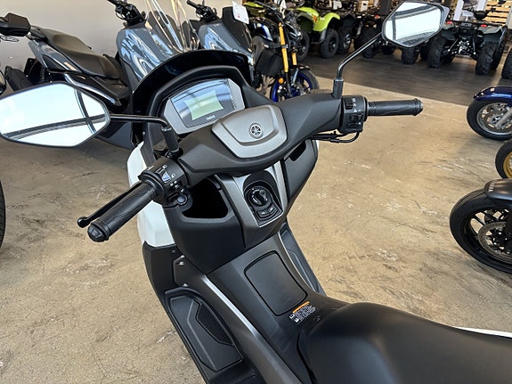 Yamaha NMAX 155 - EN Ägare, Uttagen ny 2025 5 of 10