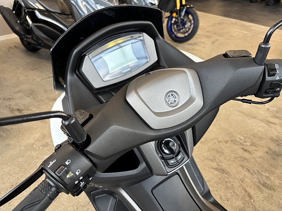 Yamaha NMAX 155 - EN Ägare, Uttagen ny 2025 6 of 10