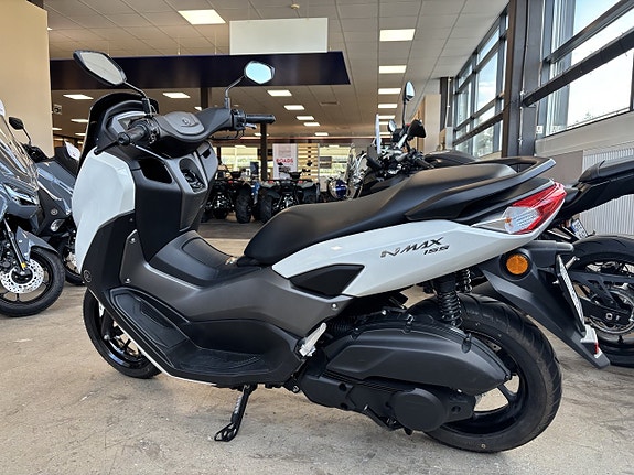 Yamaha NMAX 155 - EN Ägare, Uttagen ny 2025 4 of 10