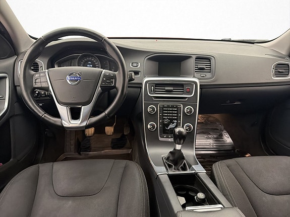 Volvo V60 13 of 28