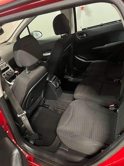 Peugeot 308 SW 12 of 15