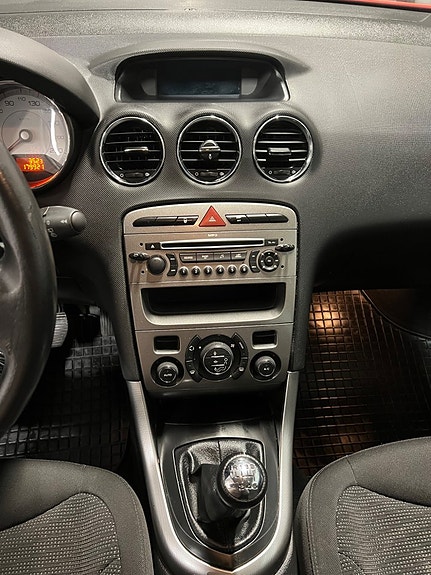 Peugeot 308 SW 10 of 15