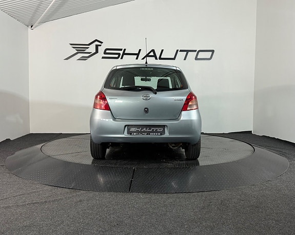 Toyota Yaris 6 of 17