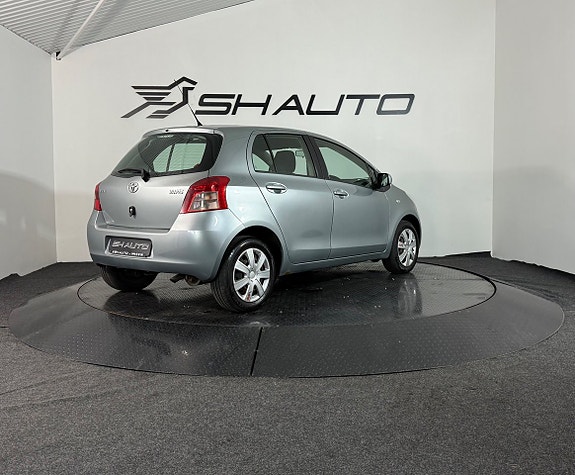 Toyota Yaris 5 of 17