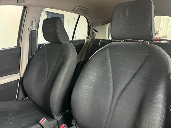 Toyota Yaris 10 of 17