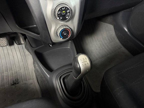 Toyota Yaris 16 of 17