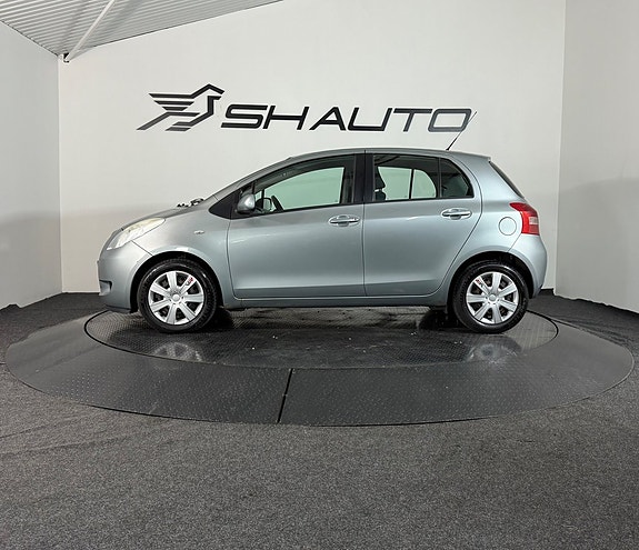 Toyota Yaris 8 of 17
