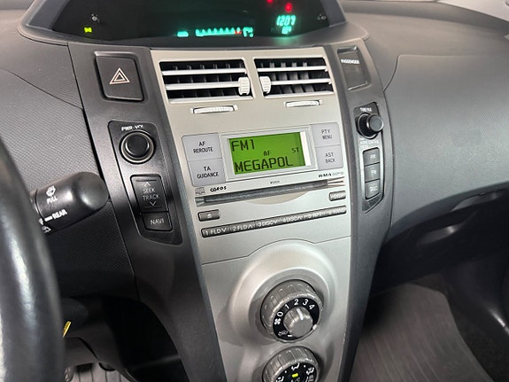 Toyota Yaris 15 of 17