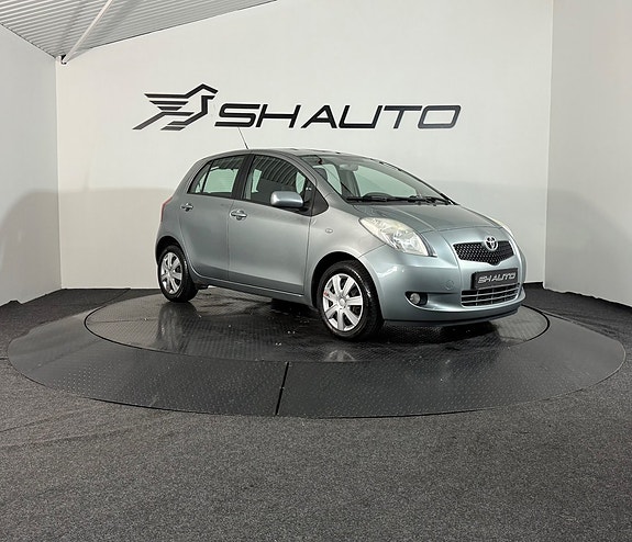 Toyota Yaris 3 of 17