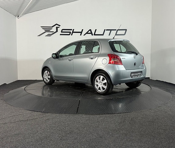 Toyota Yaris 7 of 17