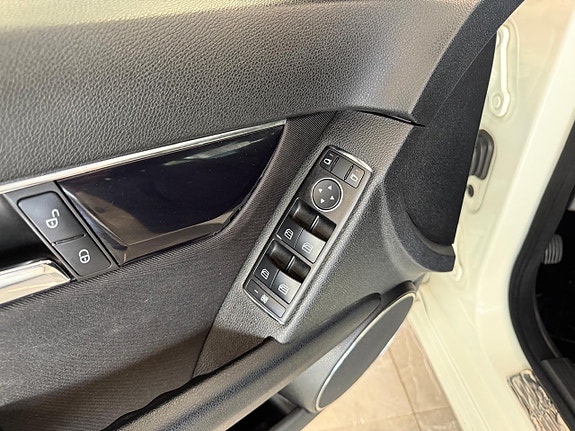 Mercedes-Benz C180 25 of 25
