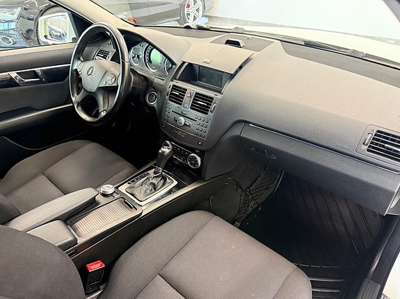 Mercedes-Benz C180 10 of 25