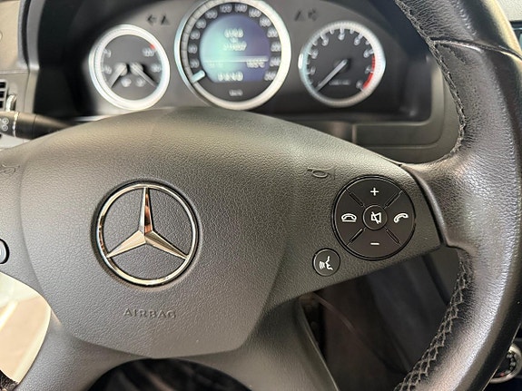 Mercedes-Benz C180 12 of 25