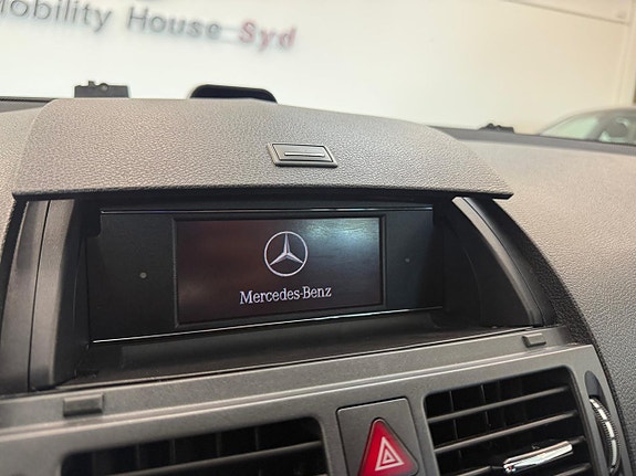Mercedes-Benz C180 15 of 25