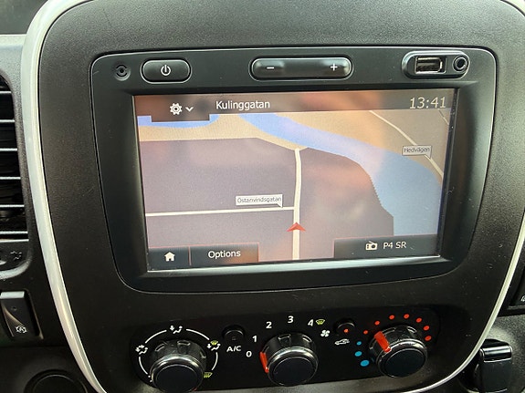 Renault Trafic 13 of 19