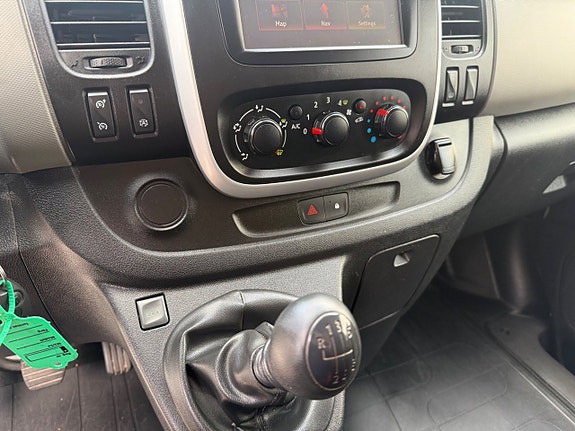 Renault Trafic 12 of 19