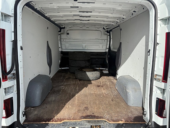 Renault Trafic 19 of 19