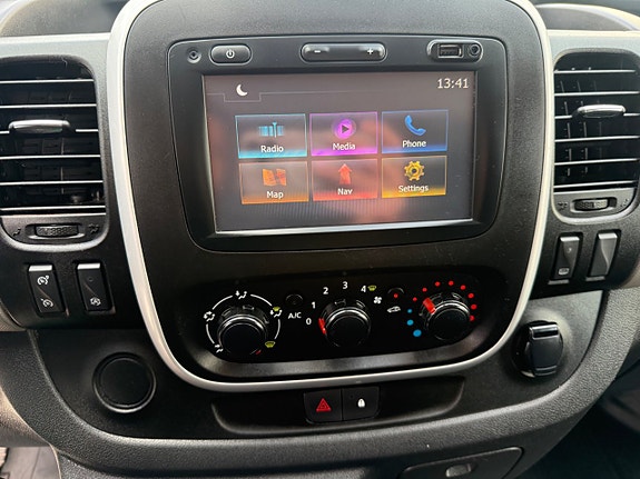 Renault Trafic 11 of 19