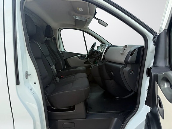 Renault Trafic 14 of 19