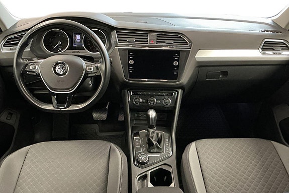 Volkswagen Tiguan 10 of 27
