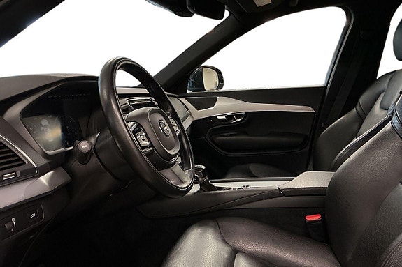 Volvo XC90 10 of 29