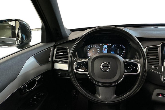 Volvo XC90 14 of 29